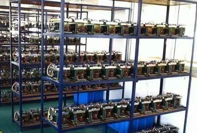 Extensive mining farm emphasizing hosted mining machines